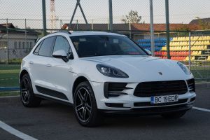Porsche Macan Standard 2021