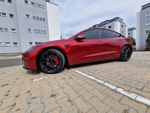 Tesla Model 3 Langstreckenbatterie Allradantrieb Dual Motor Performance 2024