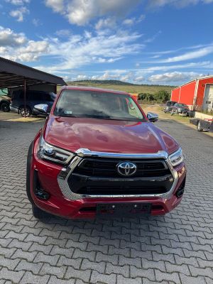Toyota Hilux 2.8D 204CP 4x4 Double Cab AT MHEV Executive 2025