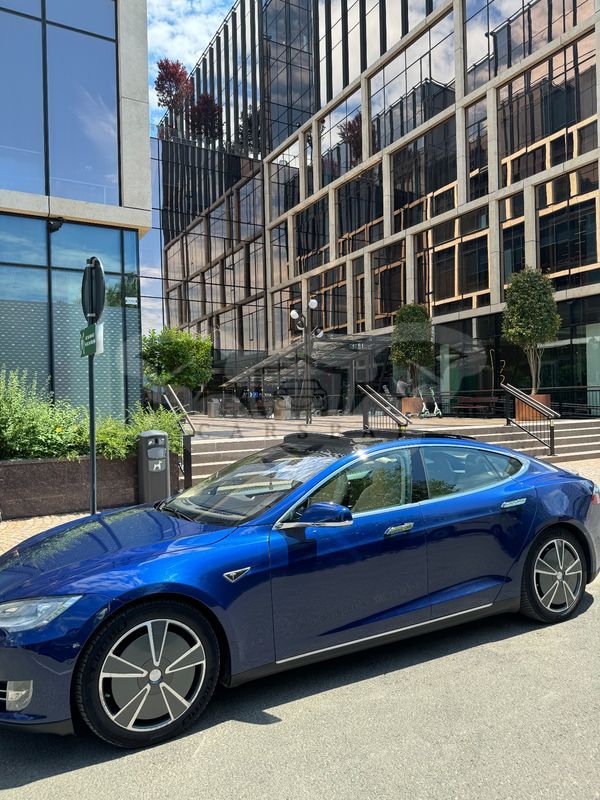Tesla Model S 2015