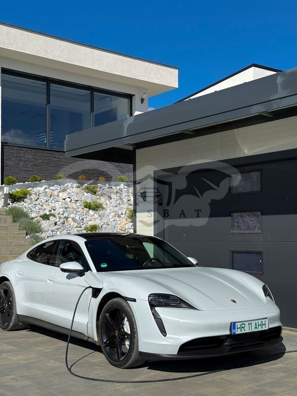 Porsche Taycan 2021