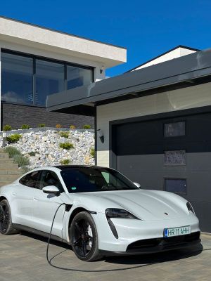 Porsche Taycan 2021