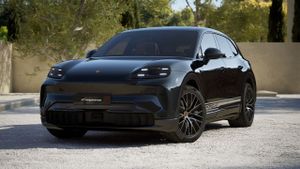 Porsche Cayenne Turbo E-Hybrid 2025