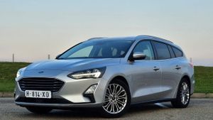 Ford Focus IV [2018 - Prezent] 1.5 EcoBlue Start-Stopp-System TITANIUM 2019