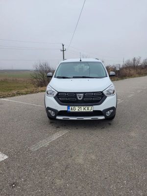 Dacia Lodgy Blue dCi 115 (7-Sitzer) Stepway 2020