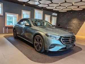 Mercedes-Benz E W214 [2023 - Prezent] 200 MHEV 4MATIC Aut. 2025
