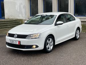 Volkswagen Jetta A6 [2010 - 2018] 1.2 TSI BlueMotion Technology Comfortline 2013