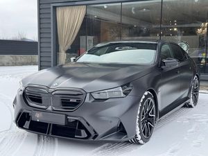 BMW M5 xDrive AT PHEV 2025