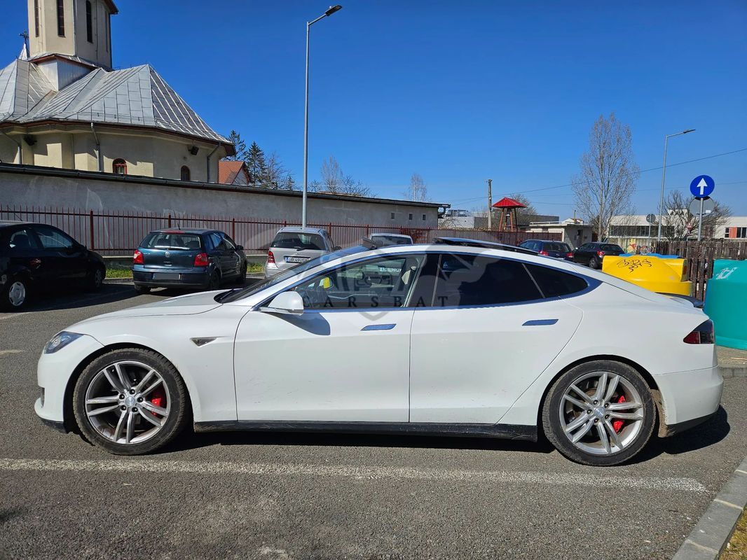 Tesla Model S 2014