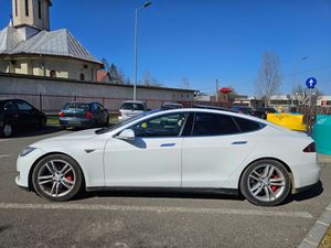 Tesla Model S 2014