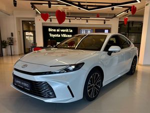 Toyota Camry 2.5 HEV Luxury 2025