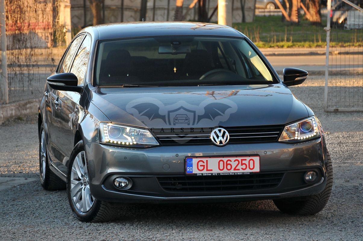 Volkswagen Jetta 2.0 TDI DSG Highline 2013