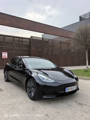 Tesla Model 3 Standard Reichweite Plus Hinterradantrieb 2021
