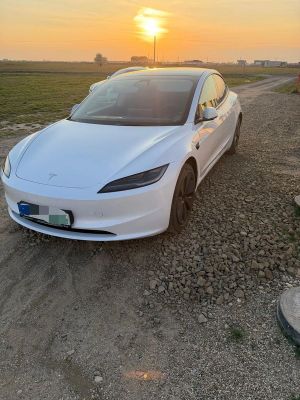 Tesla Model 3 2024