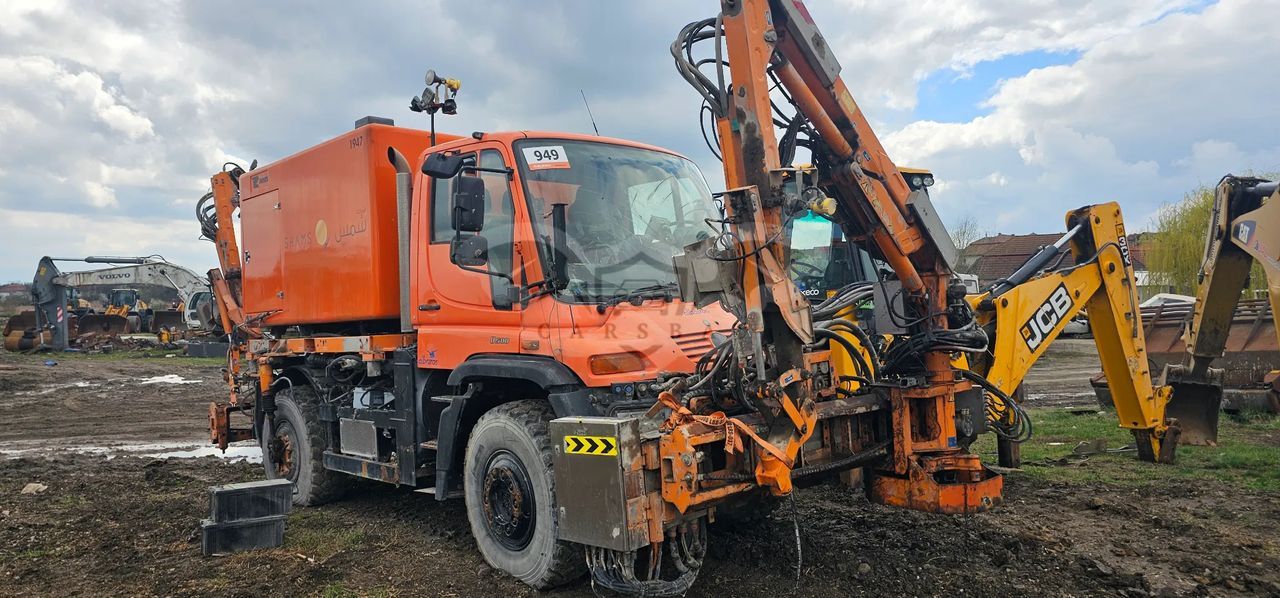 Mercedes-Benz Unimog 2012
