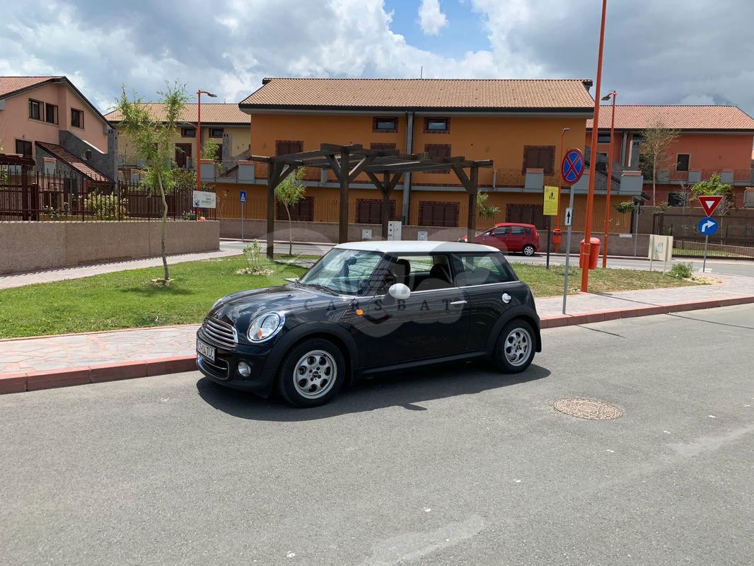 Mini Cooper Standard 2012