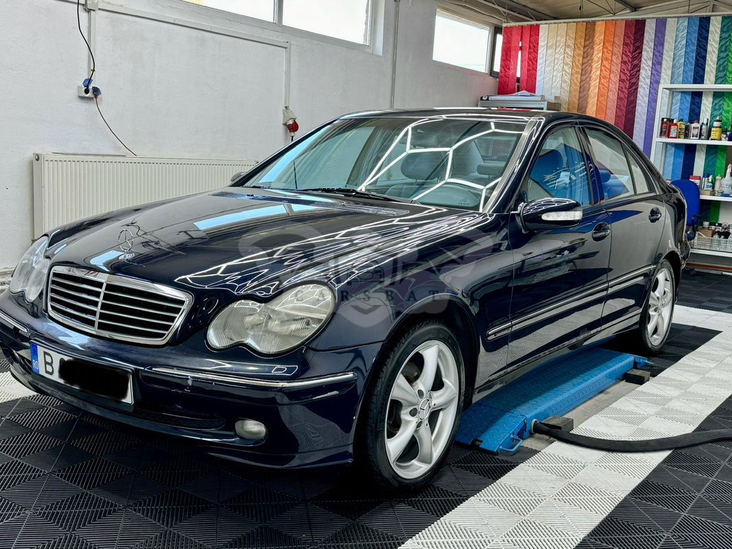 Mercedes-Benz C W203 [2000 - 2007] 240 4-Matic Aut Avantgarde 2002