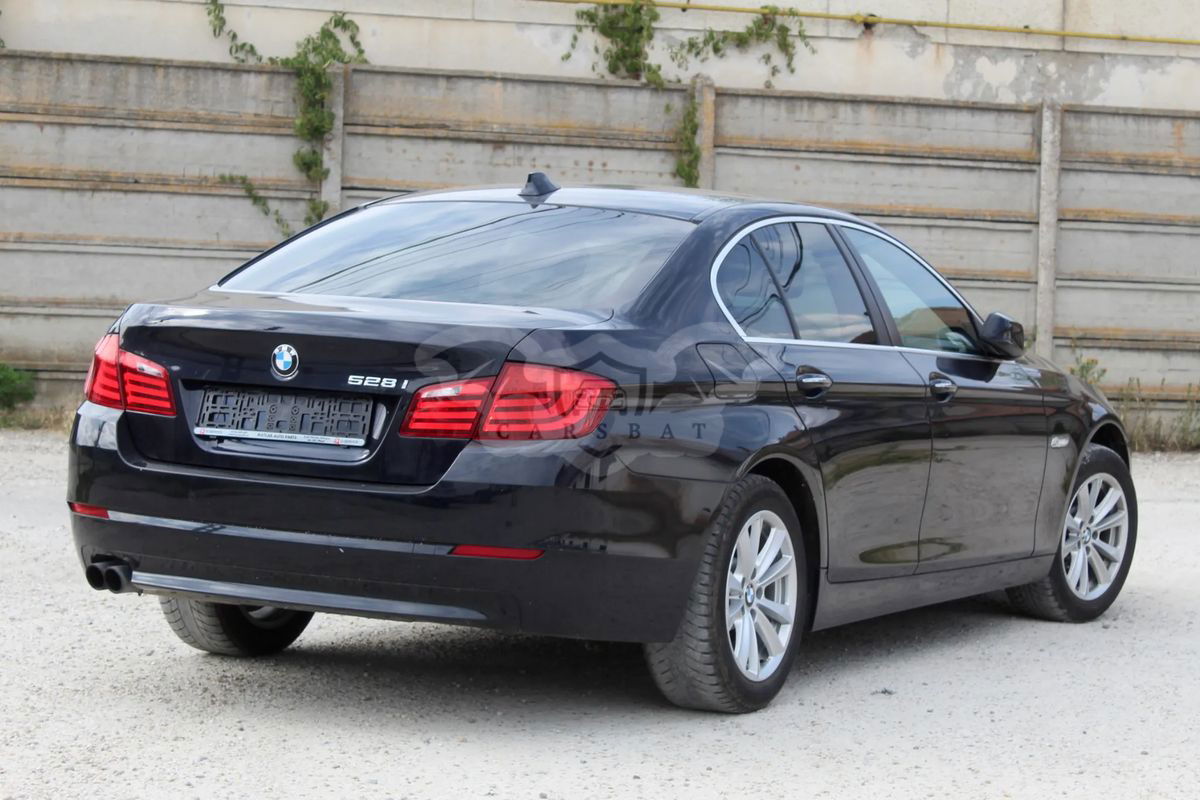 BMW 5 Series F10/F11/F07 [2010 - 2017] 528i Modern Line 2013