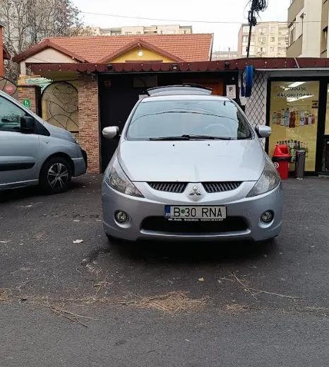 Mitsubishi Grandis 2.4 Intense 2004