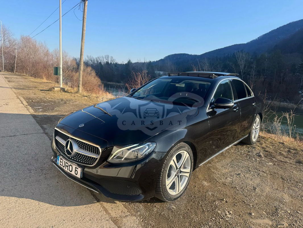 Mercedes-Benz E W213 [2016 - 2023] 220 d 4Matic 9G-TRONIC Avantgarde 2017