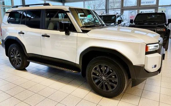 Toyota Land Cruiser 2.8l D-4D 204 CP A/T 7 locuri Luxury AVS 2024