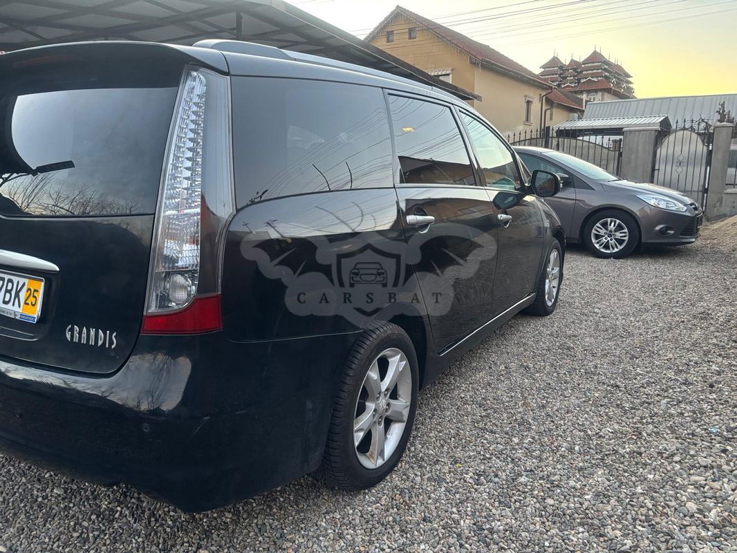 Mitsubishi Grandis 2.0 DI-D 7-Sitzer Intense 2011