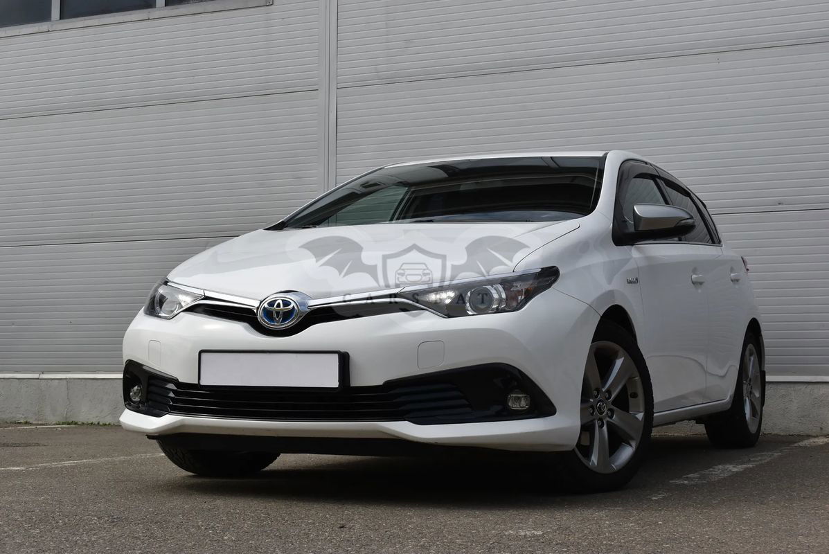 Toyota Auris 1.8 L VVT-i HSD Luna 2015