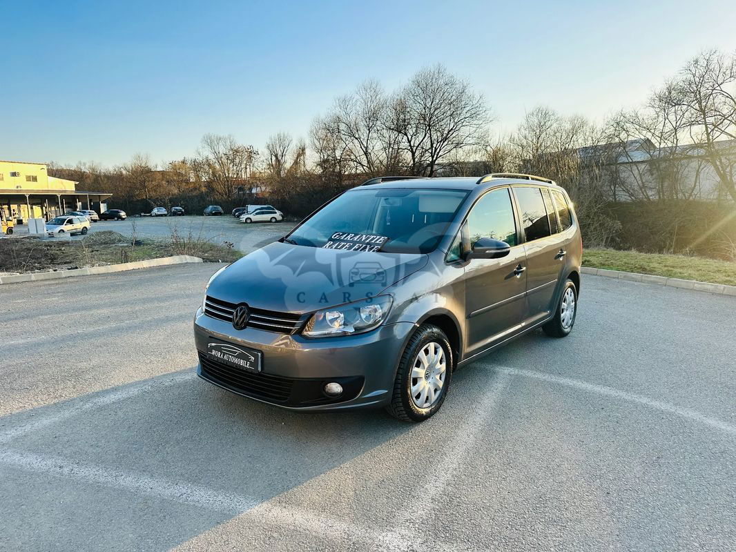 Volkswagen Touran 1.6 TDI DPF BlueMotion Technology DSG Comfortline 2014