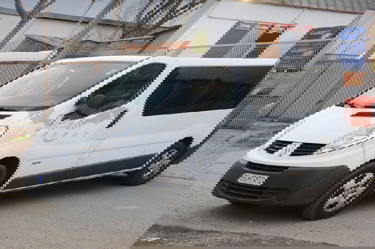 Renault Trafic Grand Passenger 2.0 dCi L2H1 Authentique 2011