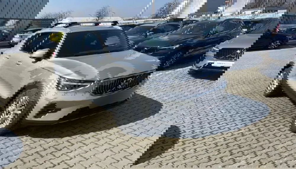Volvo XC40 B4 AT FWD MHEV Plus Dark 2023