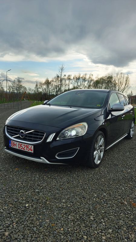 Volvo V60 I [2010 - 2018] 2.0T Geartronic Powershift Summum 2011
