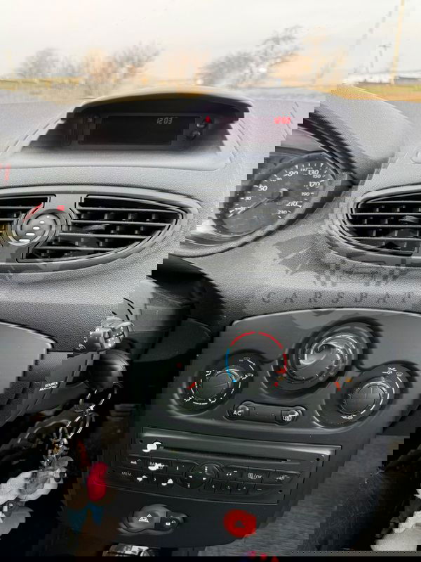 Renault Clio III [2005 - 2013] Estate 1.2 16V Authentique 2009