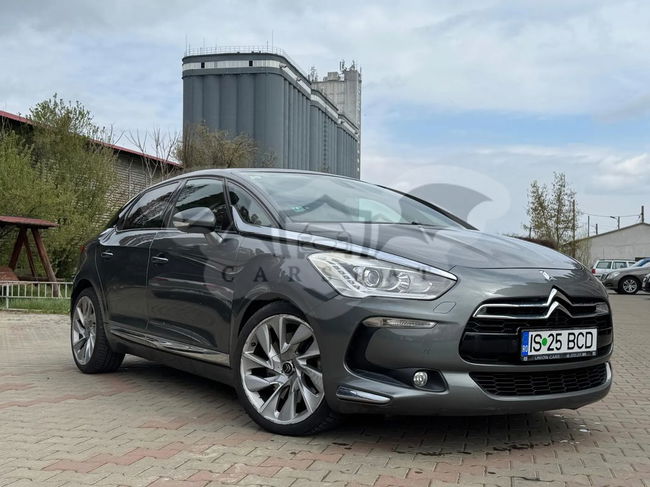 Citroën DS5 1.6 THP BVM6 Sport Chic 2012