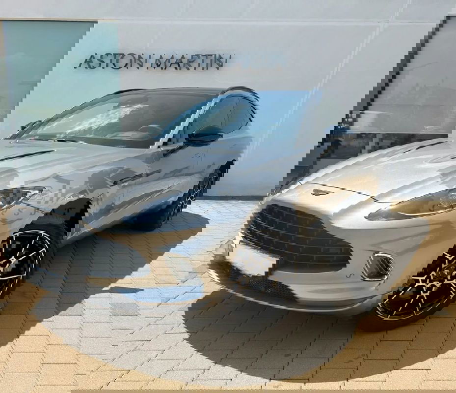 Aston Martin DBX 2025