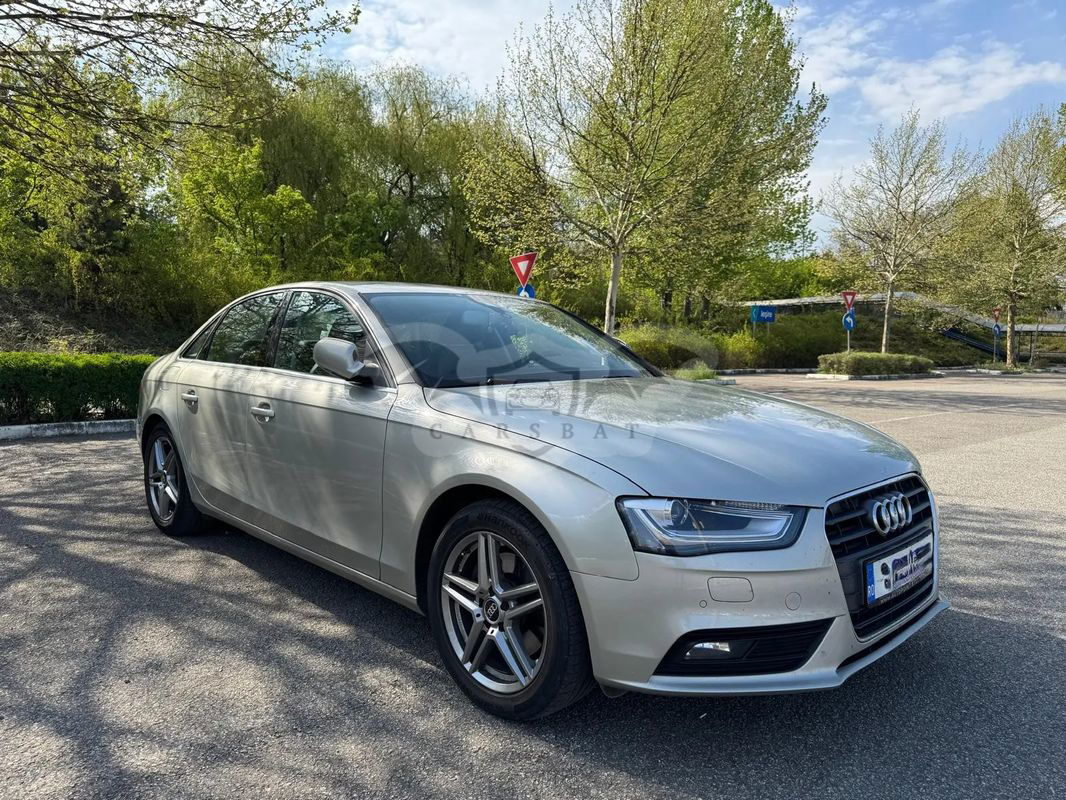 Audi A4 B8 [2007 - 2015] Avant 2.0 TDI DPF Ambition 2012