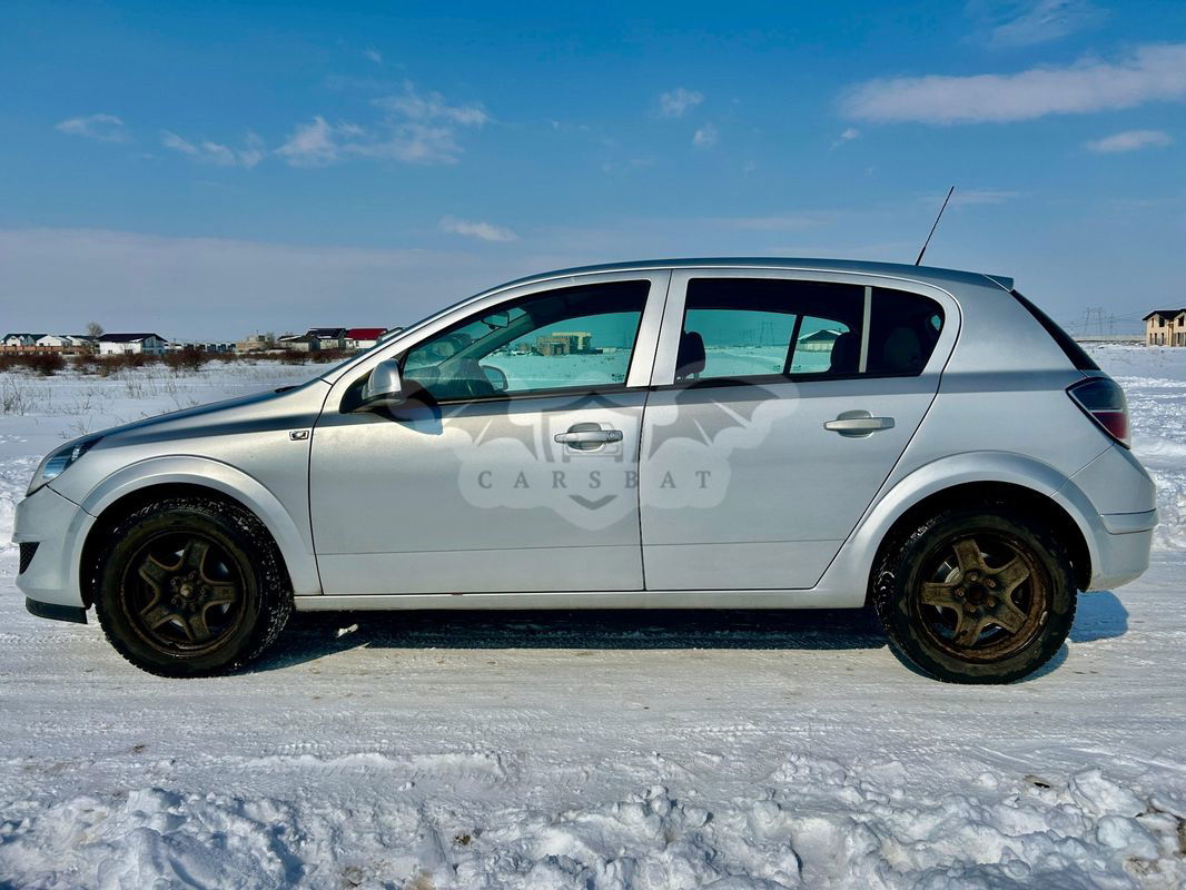 Opel Astra 2012