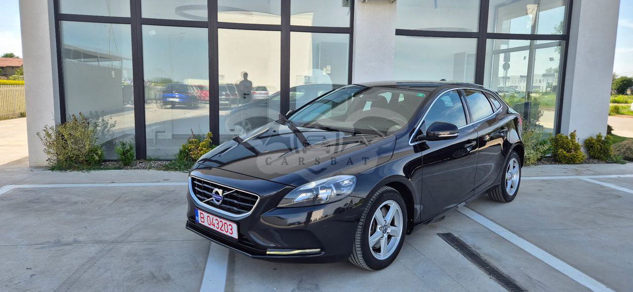 Volvo V40 D4 Momentum 2015
