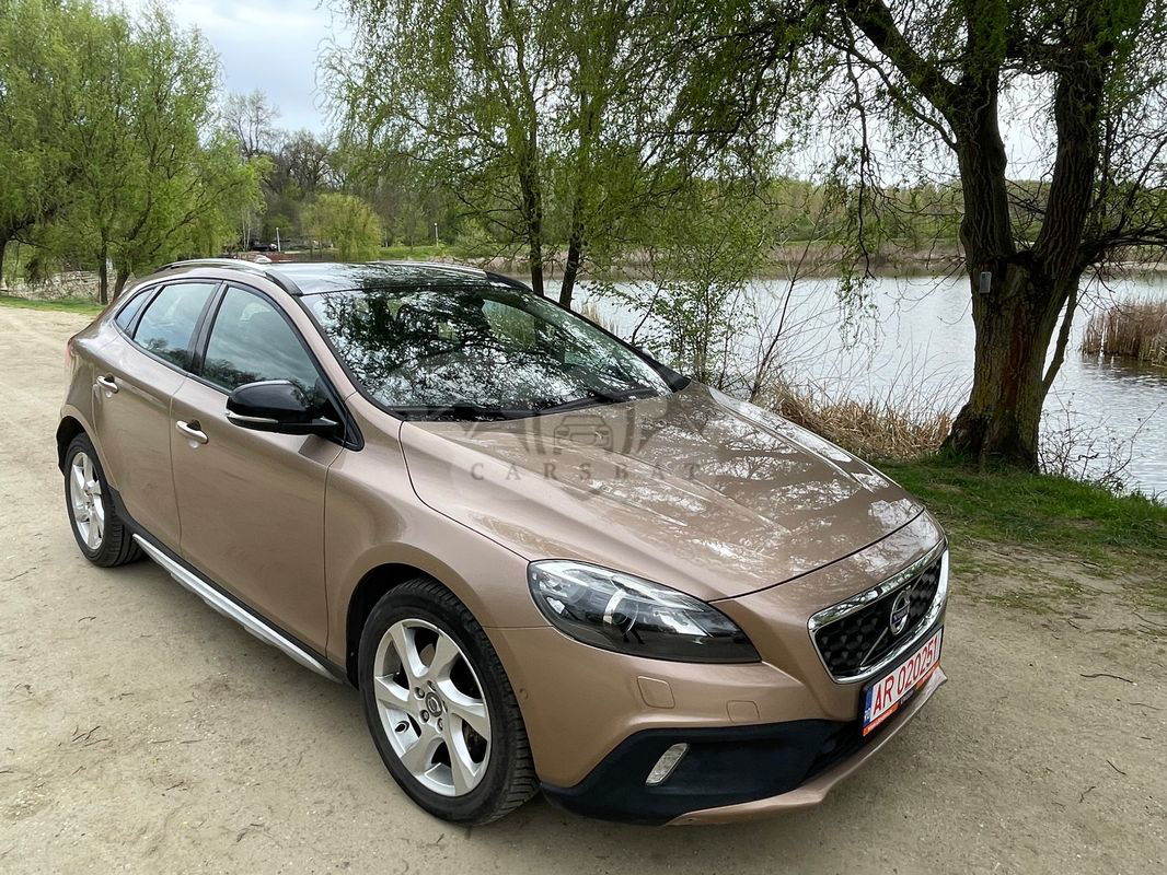 Volvo V40 II [2012 - Prezent] Cross Country D2 2013
