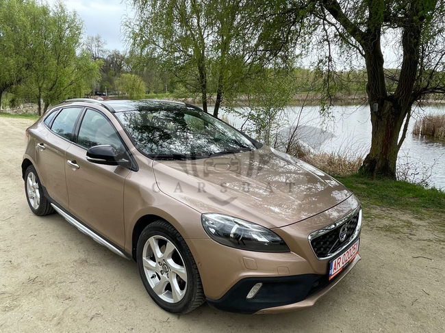 Volvo V40 II [2012 - Prezent] Cross Country D2 2013