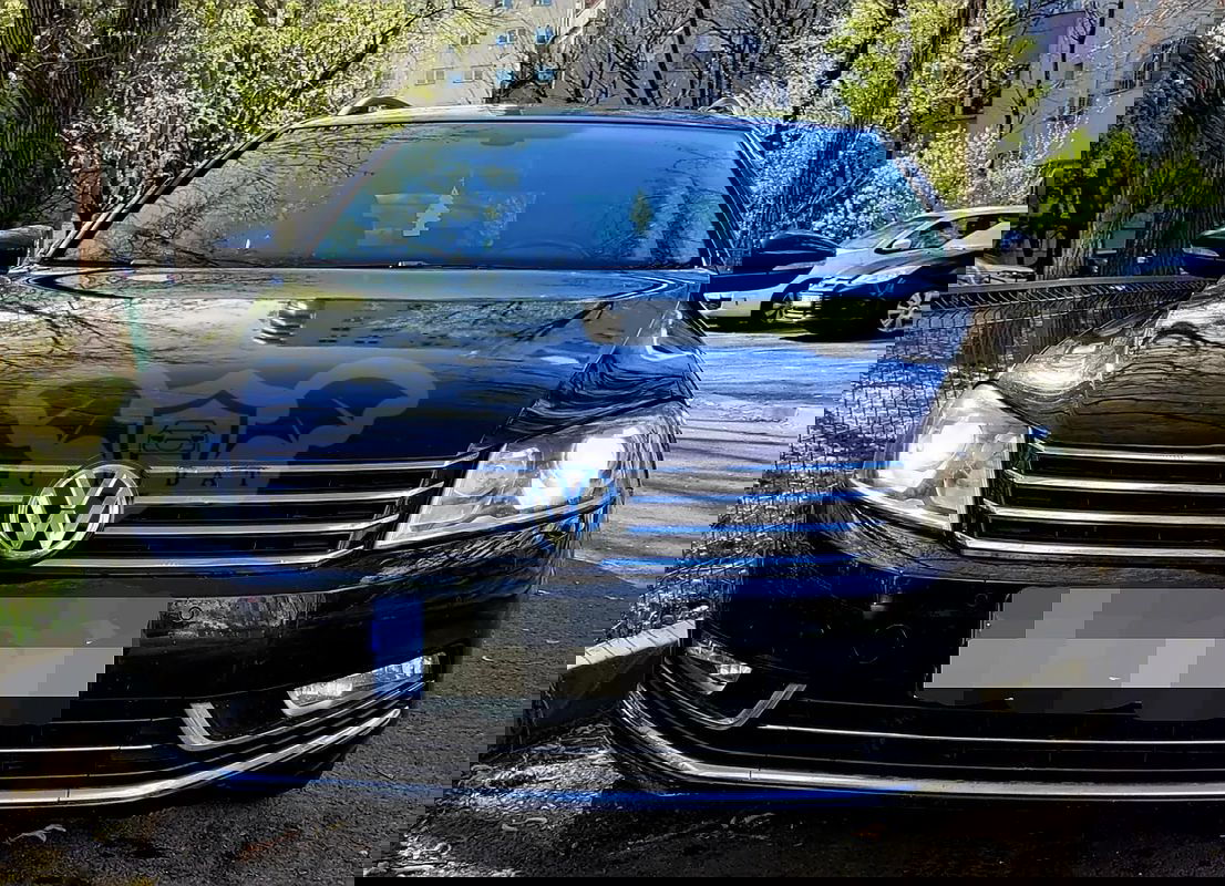 Volkswagen Passat Variant 2.0 TDI 4Motion BlueMotion Technology Highline DSG 2011