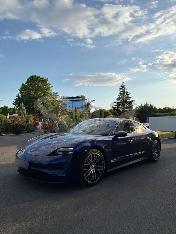Porsche Taycan 2021