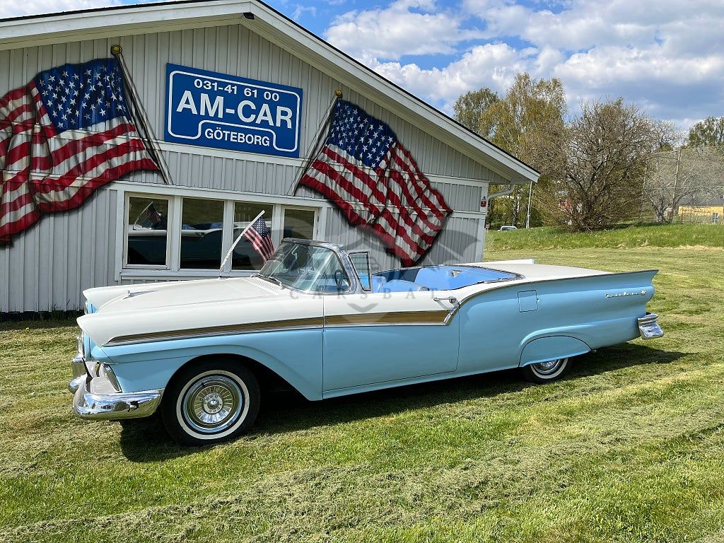 Ford Fairlane 1957