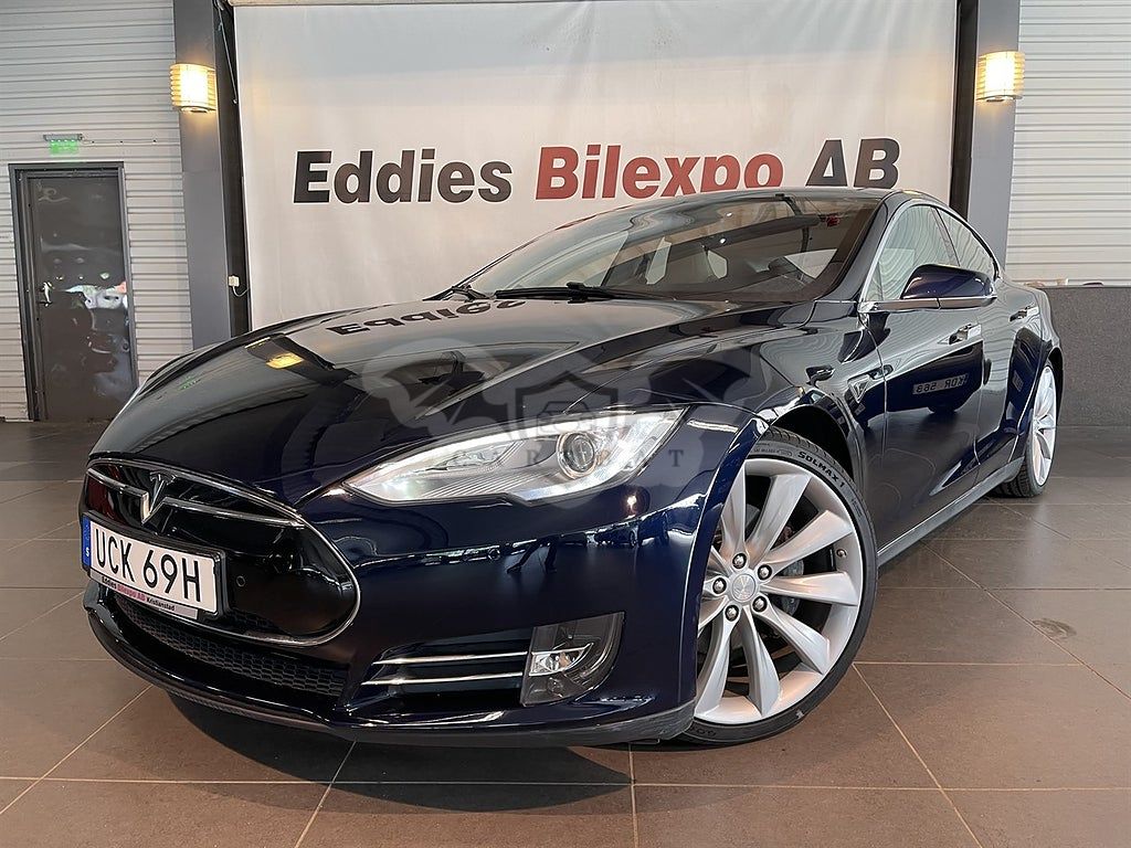 Tesla Model S 2014