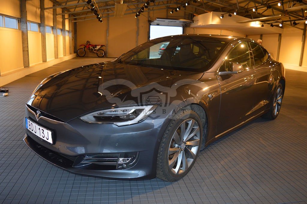 Tesla Model S 2018