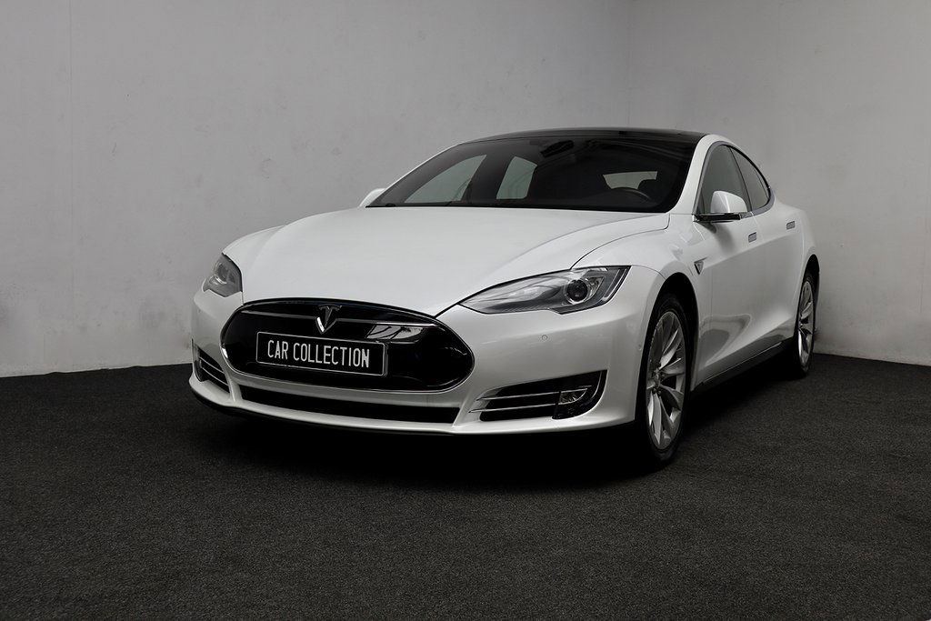 Tesla Model S 2015