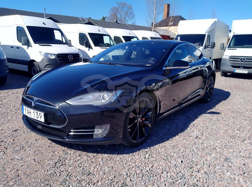 Tesla Model S 2015
