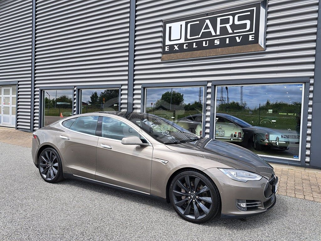 Tesla Model S 2015