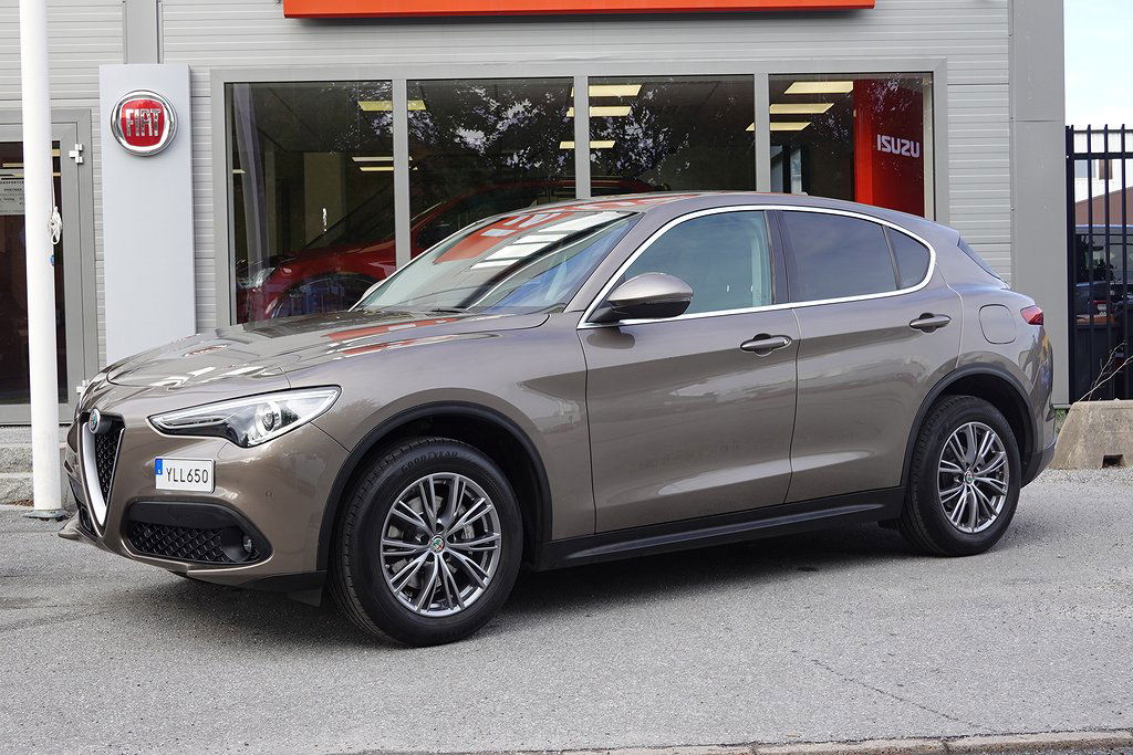 Alfa Romeo Stelvio 2017