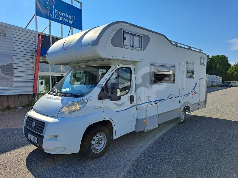 Adria a 690 dk våningssäng + alkov 2007