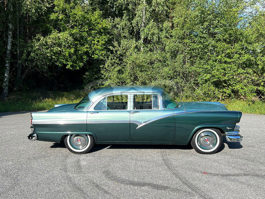 Ford Fairlane 1956